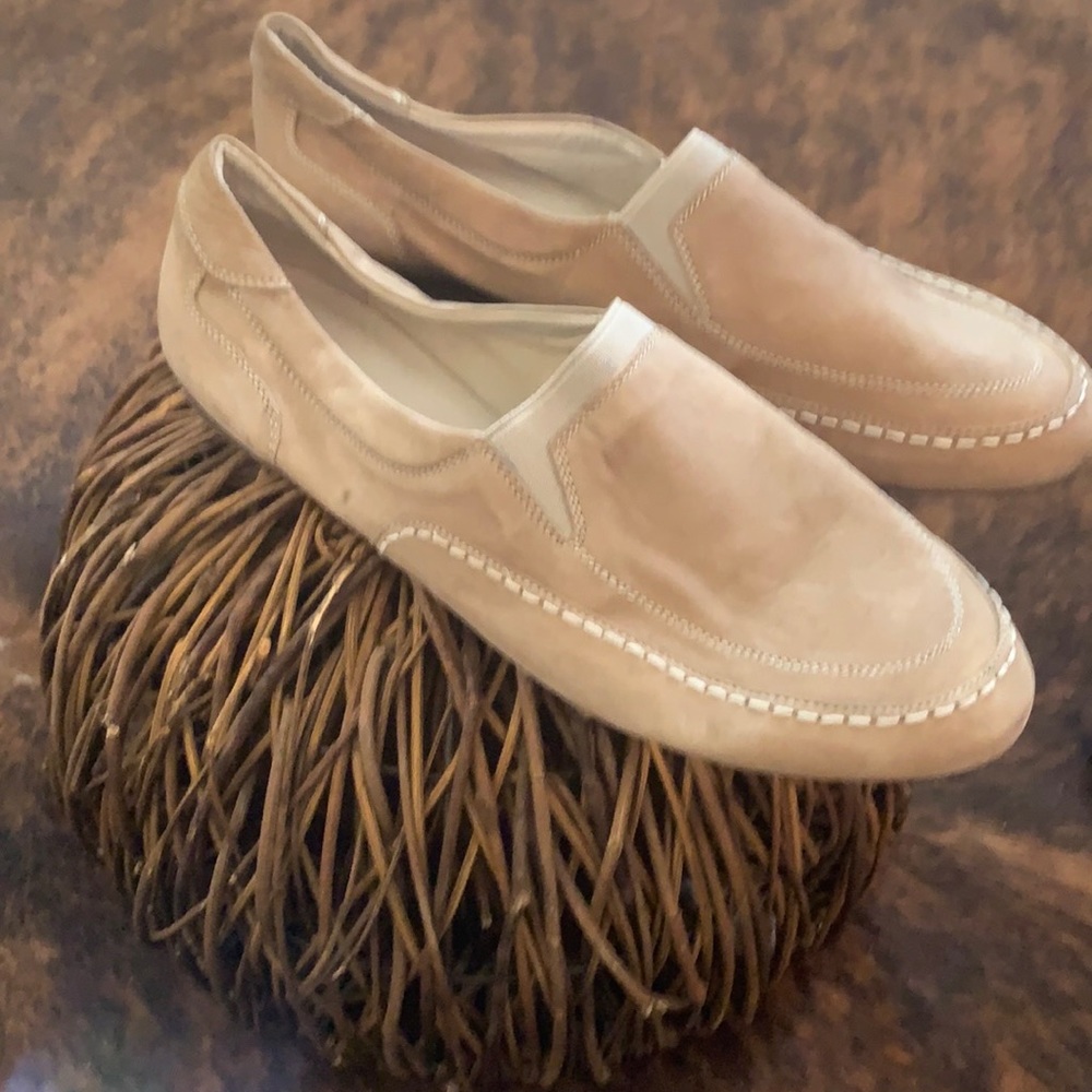 Suede loafer NWOT